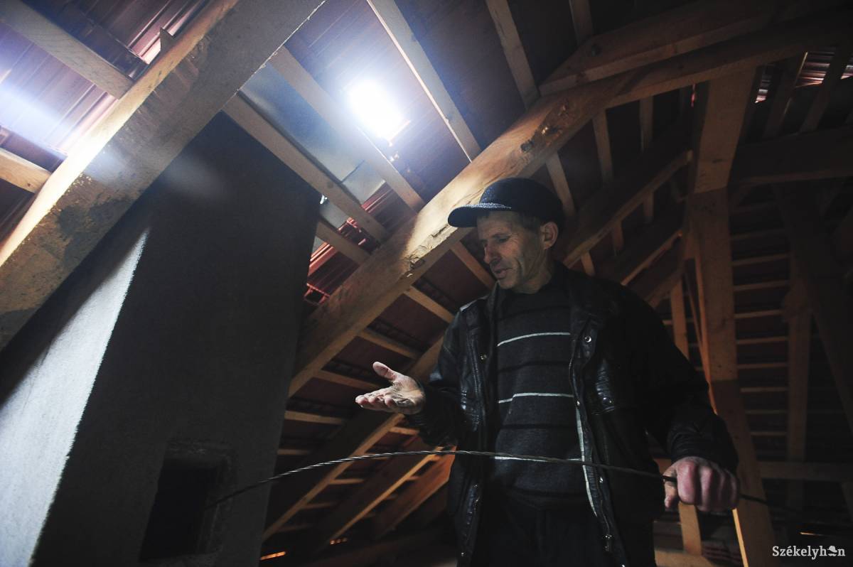 Kéményseprő. Ritka látvány Csíkszéken &bullet;  Fotó: Thomas Campean