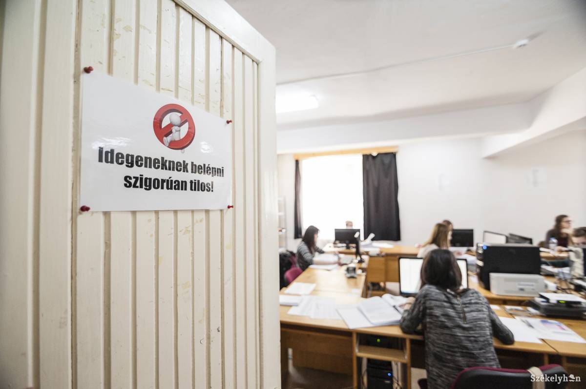 Elkezdődött az adatok számítógépes rögzítése. Archív •  Fotó: Gecse Noémi