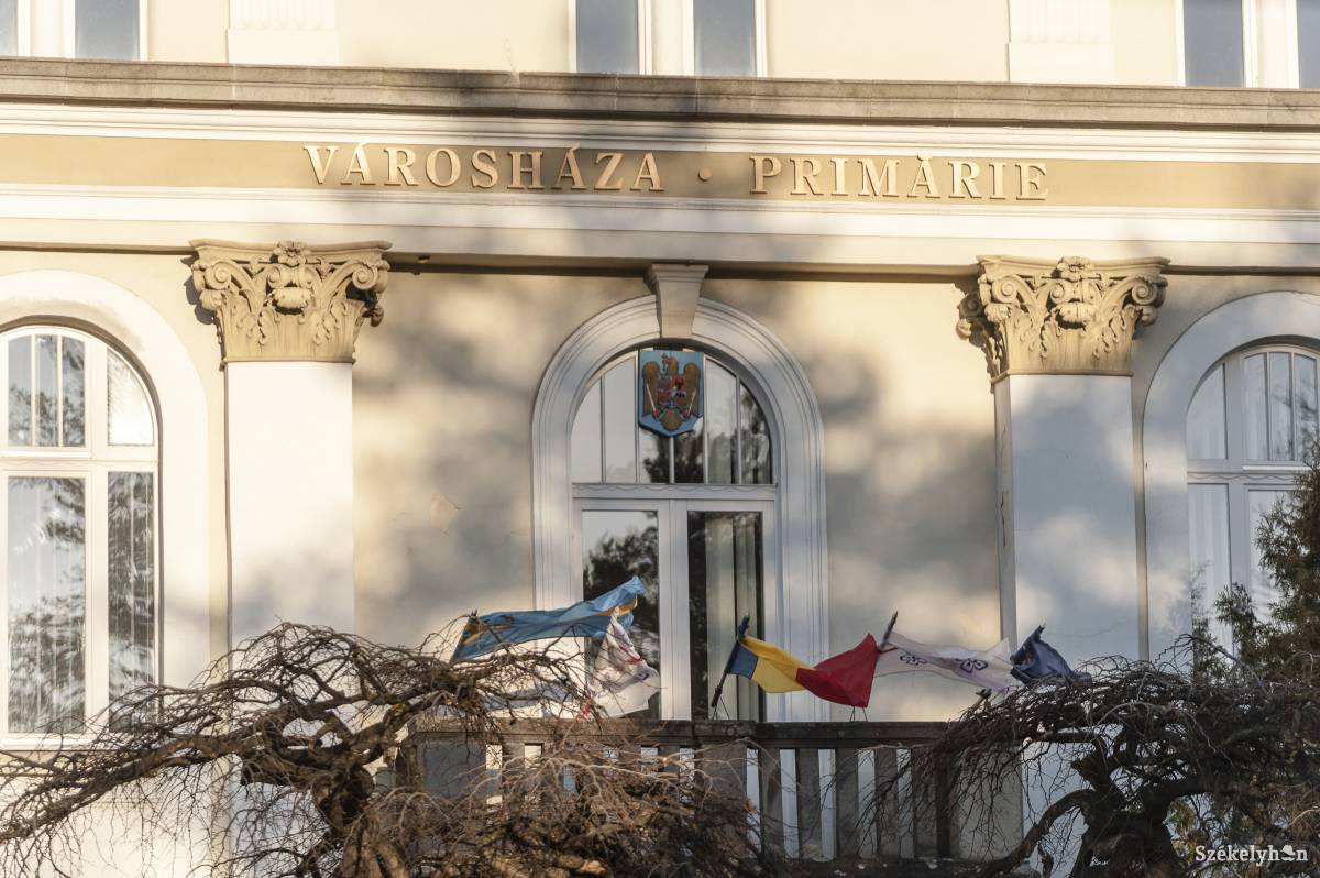 Csíkszeredai városháza. Több intézmény székhelye •  Fotó: Gecse Noémi