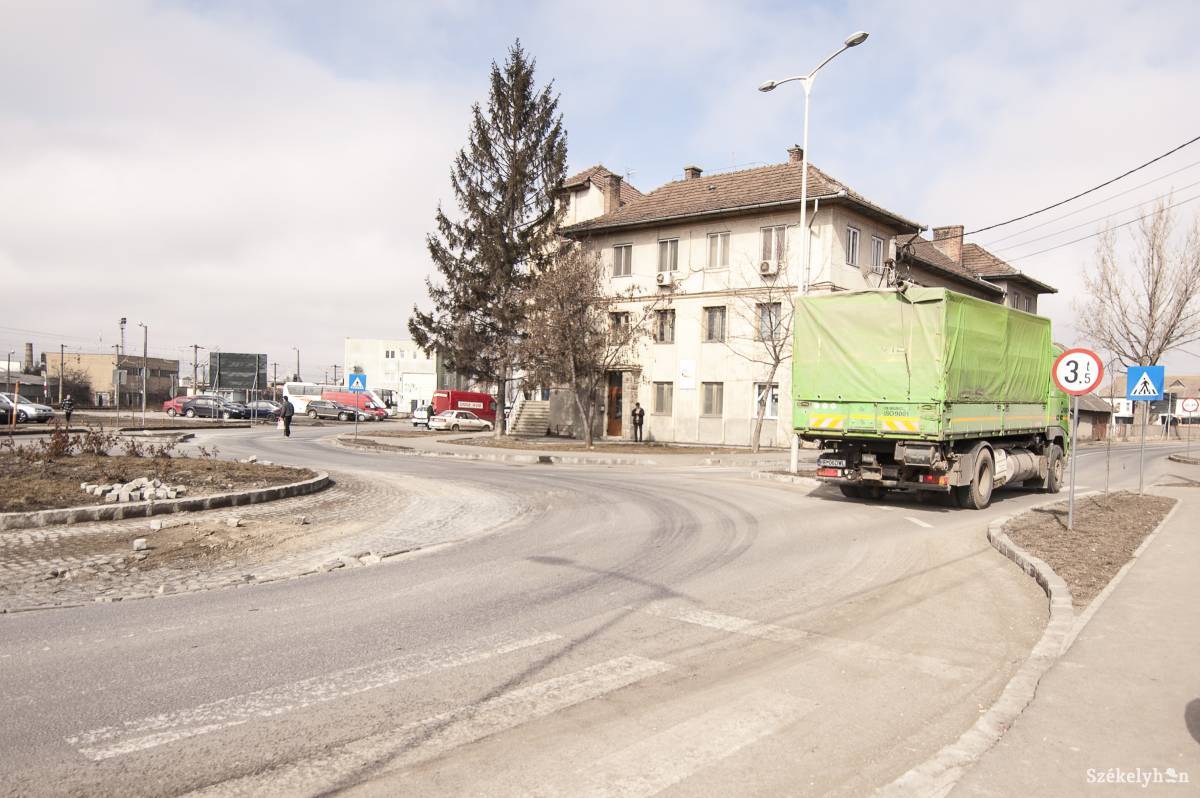 A Villanytelep utcai teherforgalomra sok a panasz. Kifogásolt zsúfoltság •  Fotó: Gecse Noémi