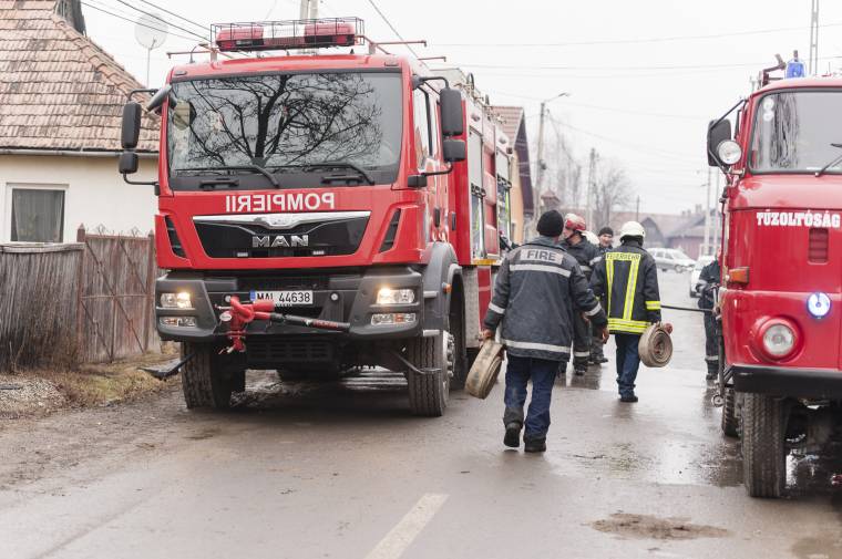 Zárlatos rádió okozott tüzet Csicsóban