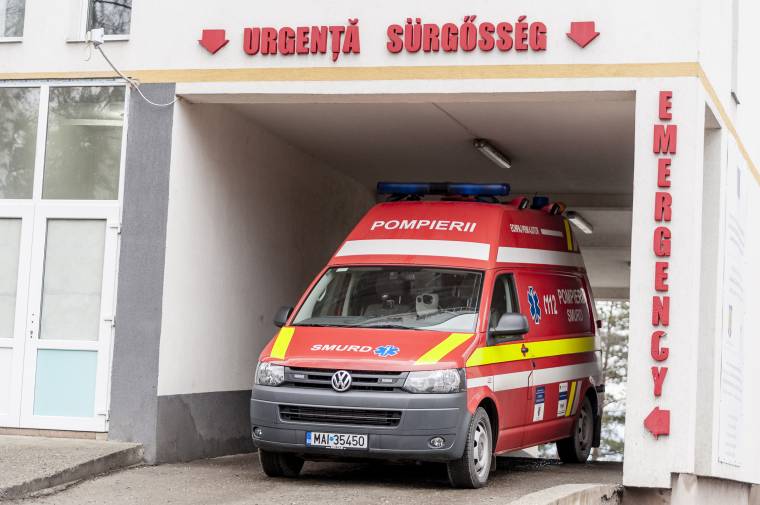 Iskolaudvaron, egy lány miatt bántalmaztak egy csíkszeredai diákot