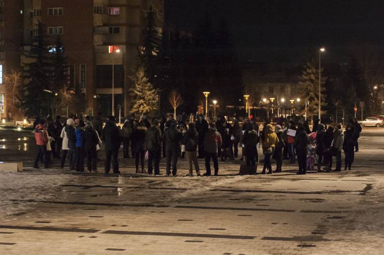 Nem csak kitartó, bővült is a csíki tüntetők maroknyi csapata