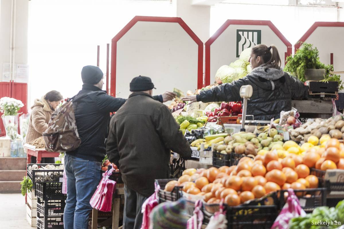 Sovány vigasz: olcsóbbak lettek a citrusfélék és a burgonya •  Fotó: Gecse Noémi