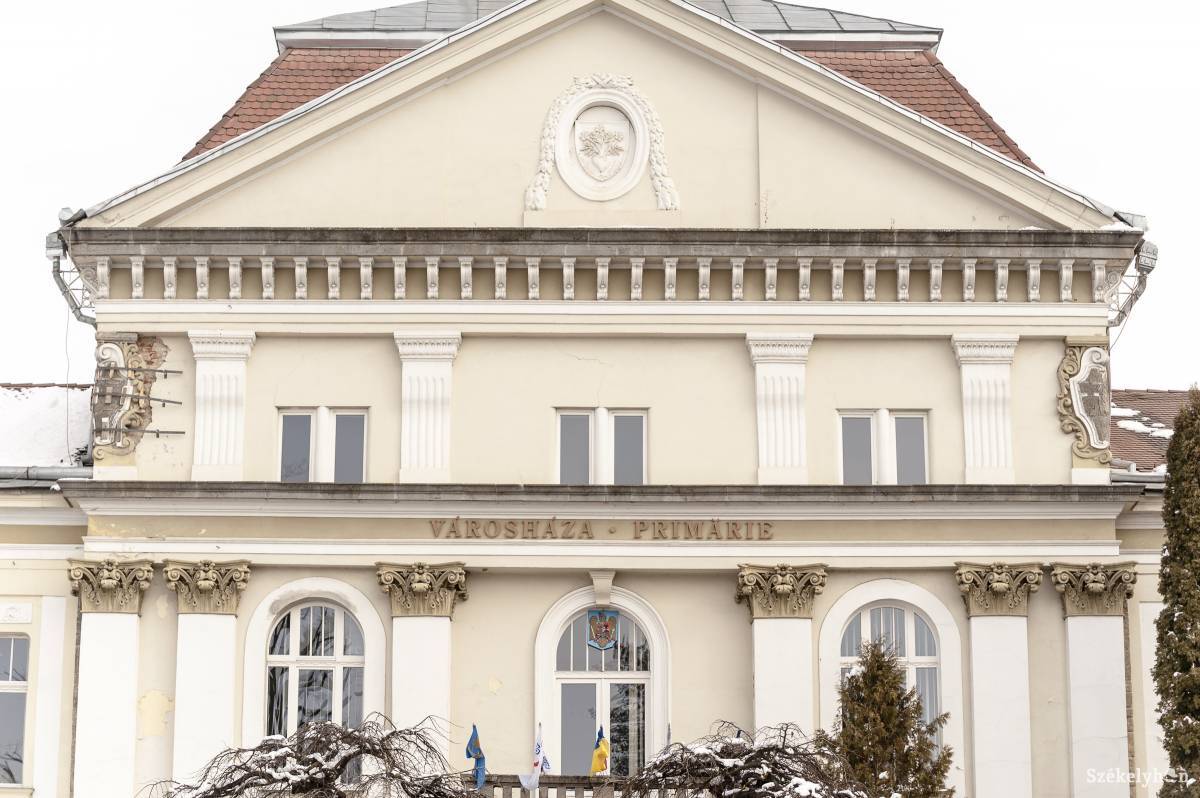 A csíkszeredai városháza ezúttal kétmillió lejt biztosított pályázatokra •  Fotó: Gecse Noémi