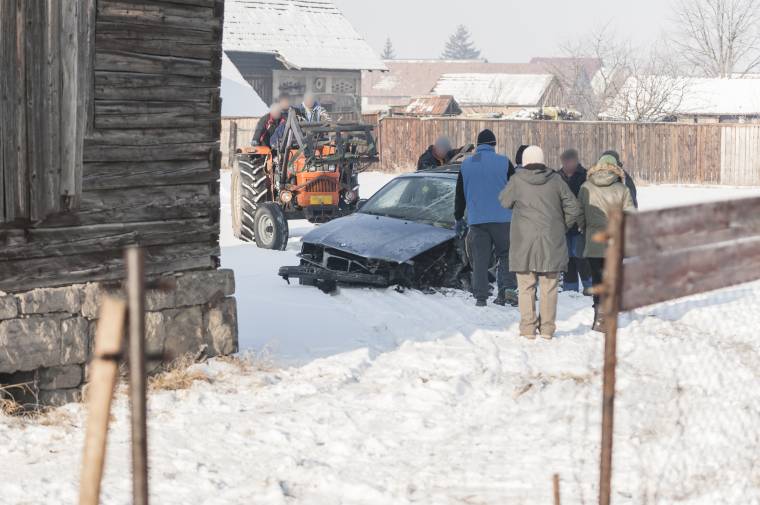 Ittas sofőr borult fel autójával