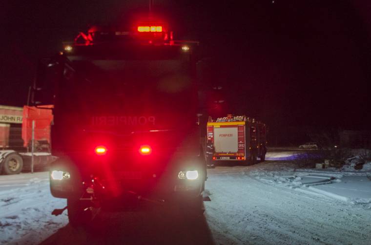Benzint öntöttek a tűzre, súlyosan megsérültek