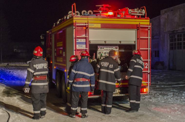 Lángoló autóhoz riasztották a tűzoltókat