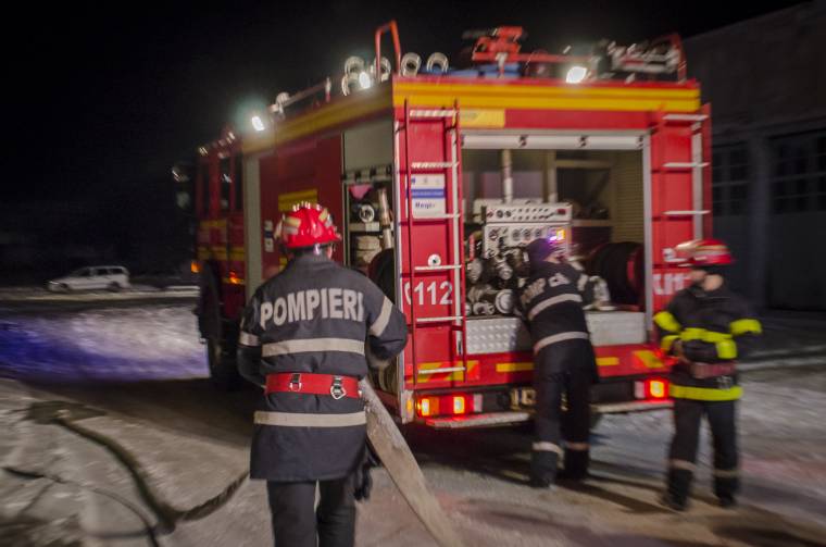 Tucatnyi tűzoltó fékezte meg a lángokat