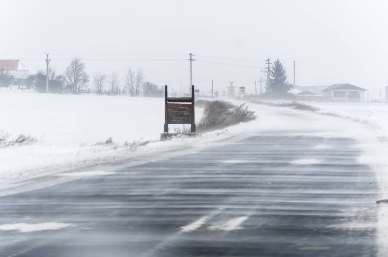 Időjárási figyelmeztető: hó és szél ma és holnap