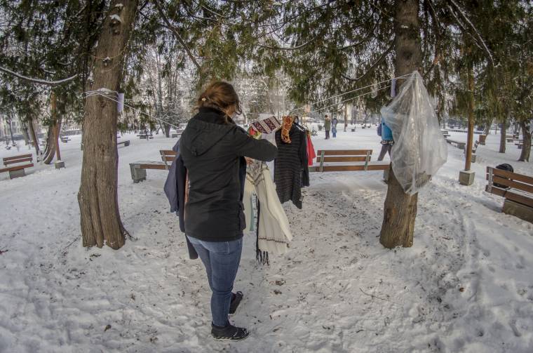 Már Csíkszeredában is meleg kabátba bújhatnak a didergők
