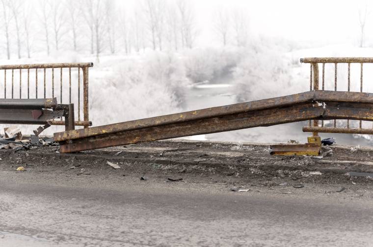 Megviselt állapotban van a híd – és a védőkorlátja