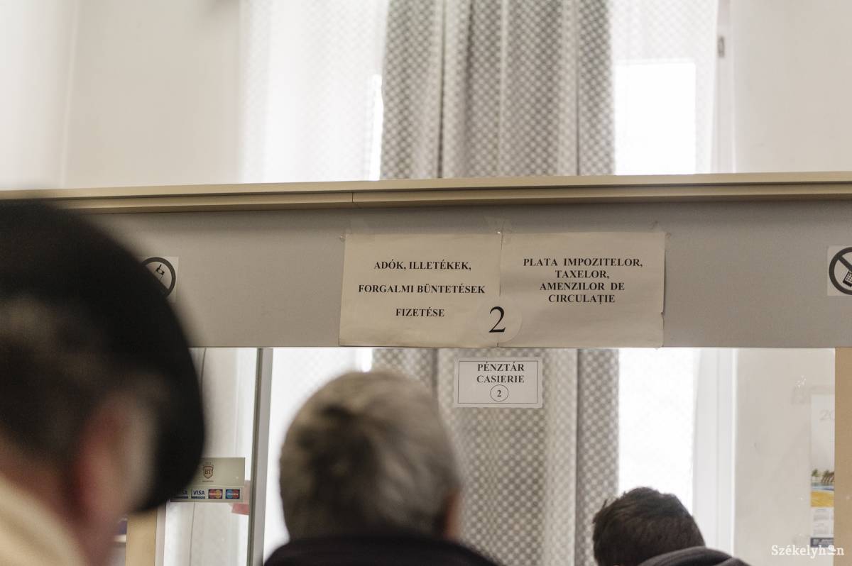 Meghosszabbított ügyfélfogadási program és szemléletváltás a sepsiszentgyörgyi városházán. Illusztráció •  Fotó: Gecse Noémi