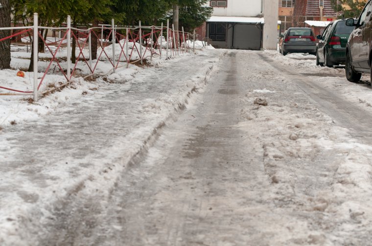 Nem mindenki úszta meg törés vagy ficam nélkül az ünnepeket a jeges járdák miatt
