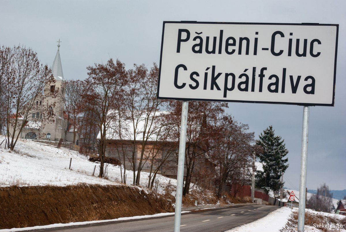 Csíkpálfalva templomát nemrég újították fel, új oltárt is kapott •  Fotó: Gábos Albin