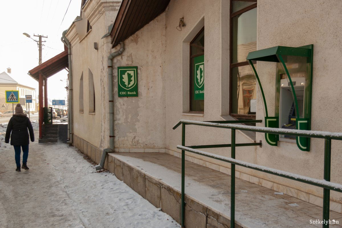 Fehér holló. Sok vidéki település szeretne ATM-et, de a bankoknak nem éri meg • Fotó: Gábos Albin