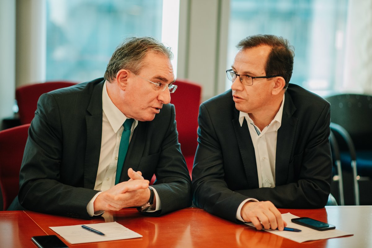 Winkler Gyula és Sógor Csaba európai parlamenti képviselők. Folyamatosan küzdeni kell a célok megvalósításáért •  Fotó: Józsa Levente