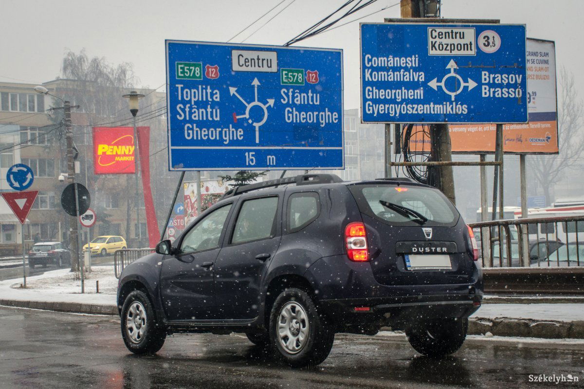 Az út a város ügykezelésébe került, de az egymásnak ellentmondó táblák maradtak •  Fotó: Pinti Attila