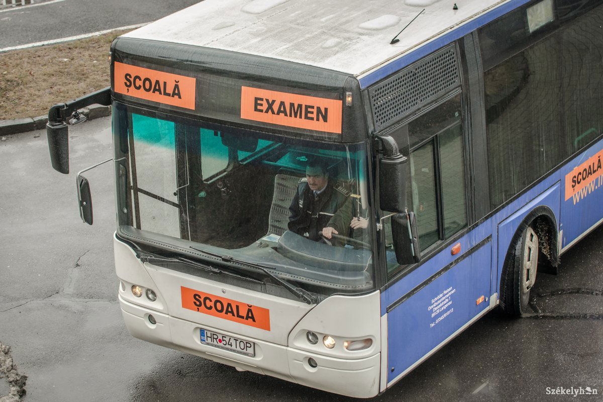Rendőr nélkül is mehetne. Változtatnának a gyakorlati vizsgákon •  Fotó: Pinti Attila