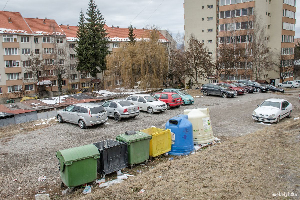 A parkolóház helyszíne a Kalász lakótelepen. Több helyet biztosítanak az autóknak. Archív •  Fotó: Pinti Attila