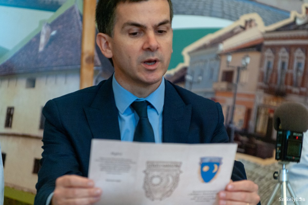 Tóth László főkonzul. Támogatja azokat az eseményeket, amelyek a nemzeti összetartozást erősítik •  Fotó: Gábos Albin