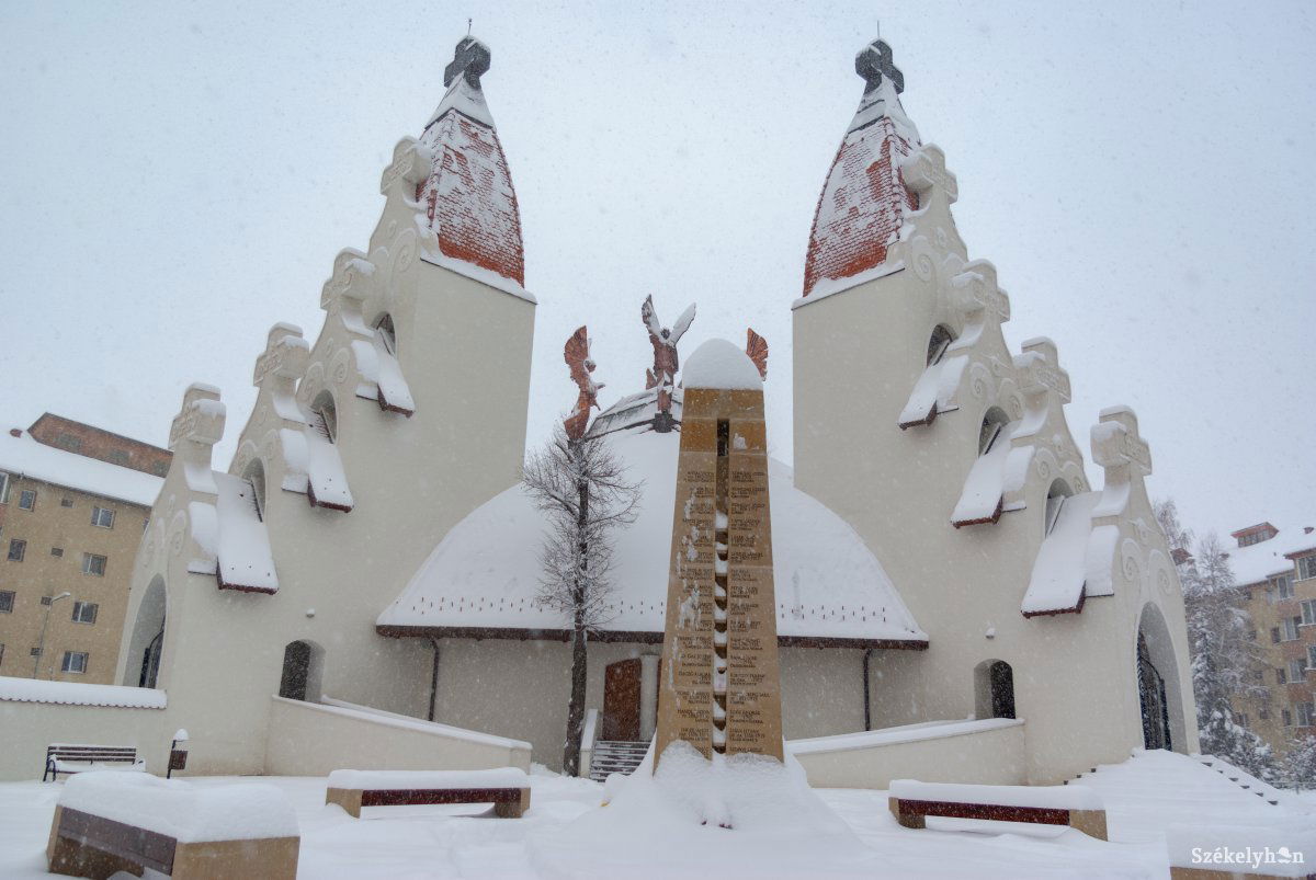 Szombaton a csíkszeredai Millenniumi templomban Sebestyén Ottó zsögödi plébános prédikál. Archív &bullet;  Fotó: Gábos Albin