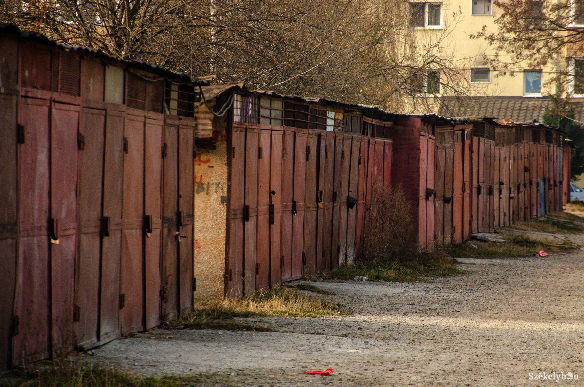 A csíkszeredai garázsok napjai meg vannak számlálva •  Fotó: Gecse Noémi