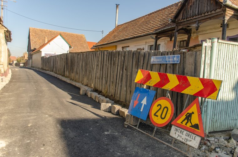 Már nem sokáig kell kerülgetni az aknafedeleket a felújított zsögödi utcákban