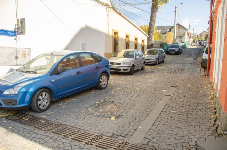 Újból korlátoznák a behajtást a csíkszeredai sétálóutcába
