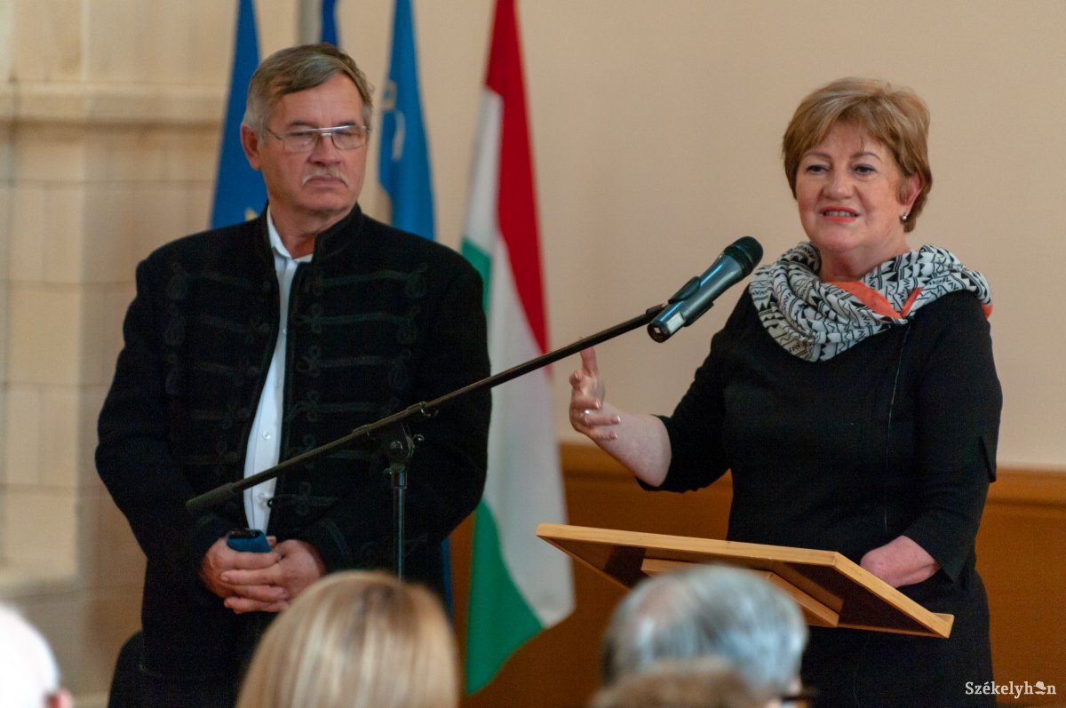 Szili Katalin szerint félre kell tenni azokat a személyes ellentéteket, amelyek az elmúlt 28 év sok jó-rossz tapasztalatából fakadnak •  Fotó: Gábos Albin