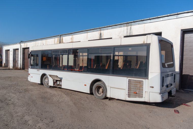 Buszgarázst és műhelyt alakítanának ki a Goscom által használt régi épületegyüttesből