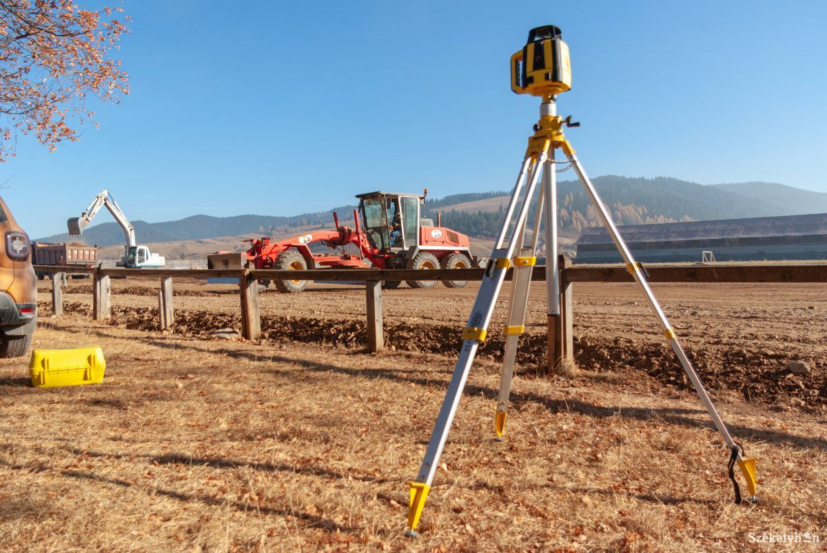 Kevés topográfus vállalja az államilag finanszírozott kataszteri programban való részvételt •  Fotó: Gábos Albin
