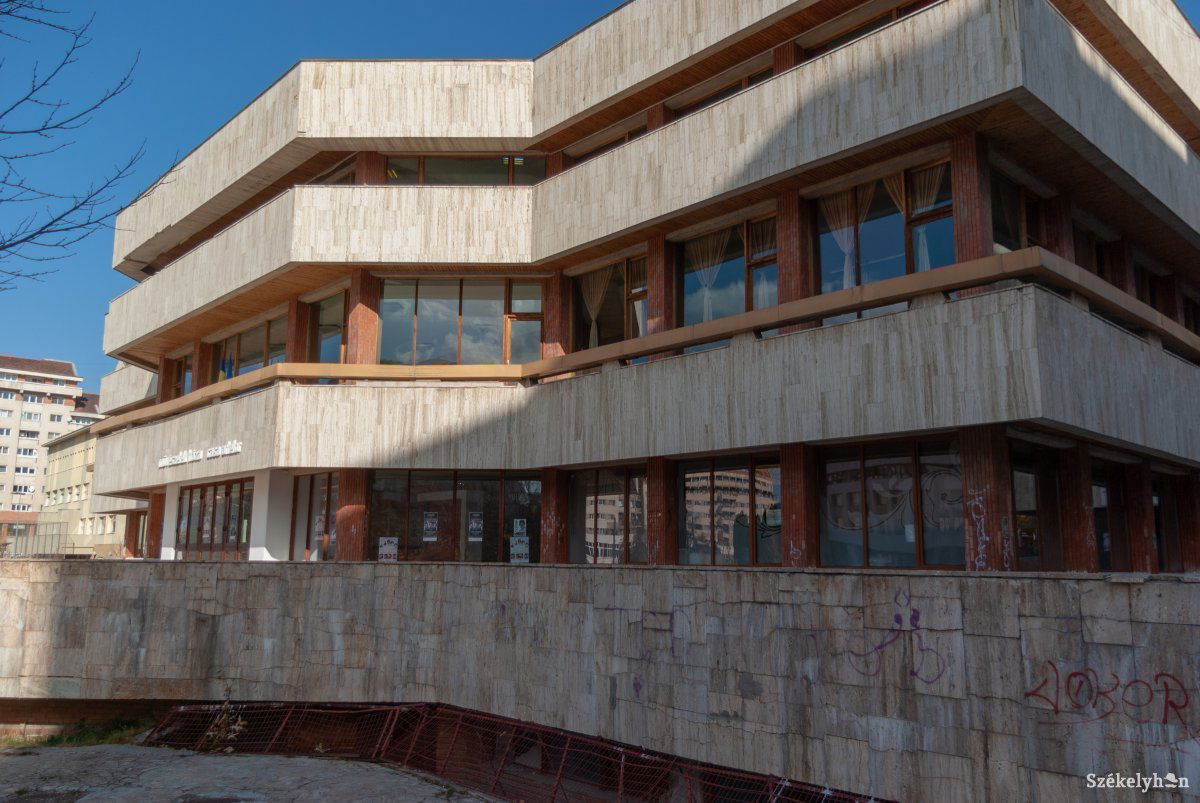 Társadalmi találkozóponttá alakítanák a csíkszeredai Szakszervezetek Művelődési Házát. Archív • Fotó: Gábos Albin