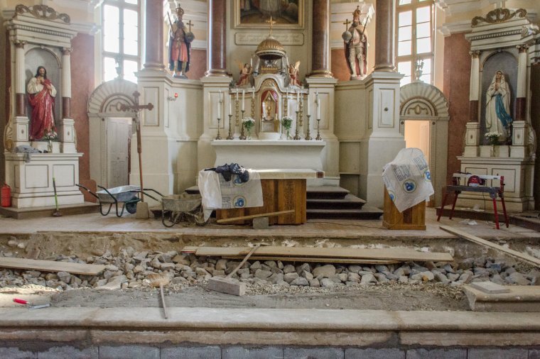 Lépésről lépésre újul meg a tusnádi plébániatemplom