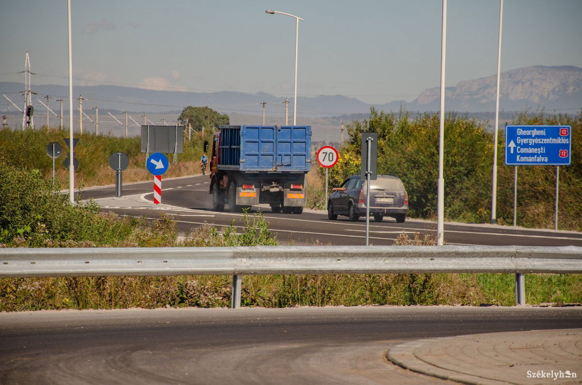 Az áthaladó forgalom már az új úton halad Taplocán •  Fotó: Gecse Noémi