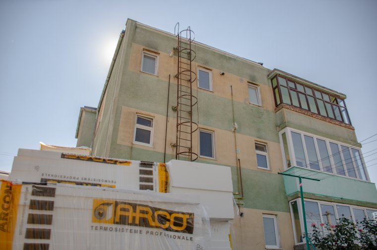 Nehezen indult el a hőszigetelés, de legalább nem húznák el a munkát