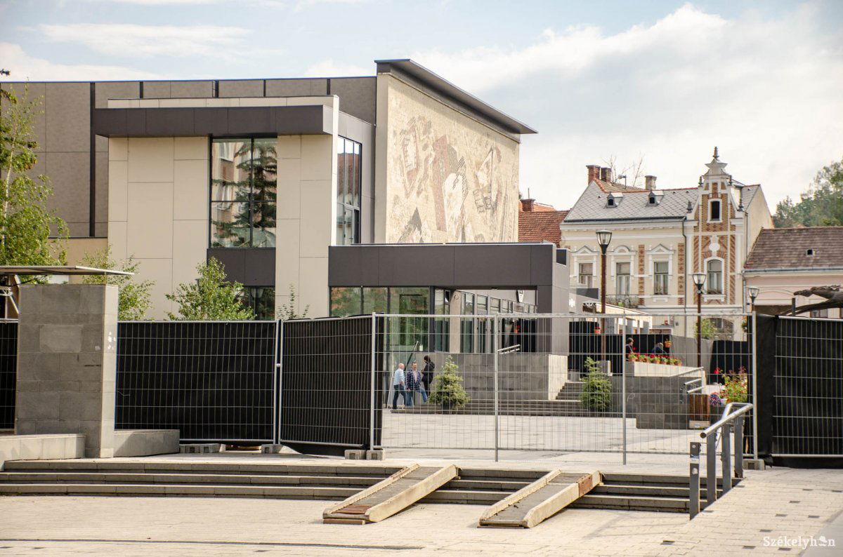 Újra megtelik élettel a Csíki Mozi és a körülötte kialakított fesztiváludvar &bullet;  Fotó: Gecse Noémi