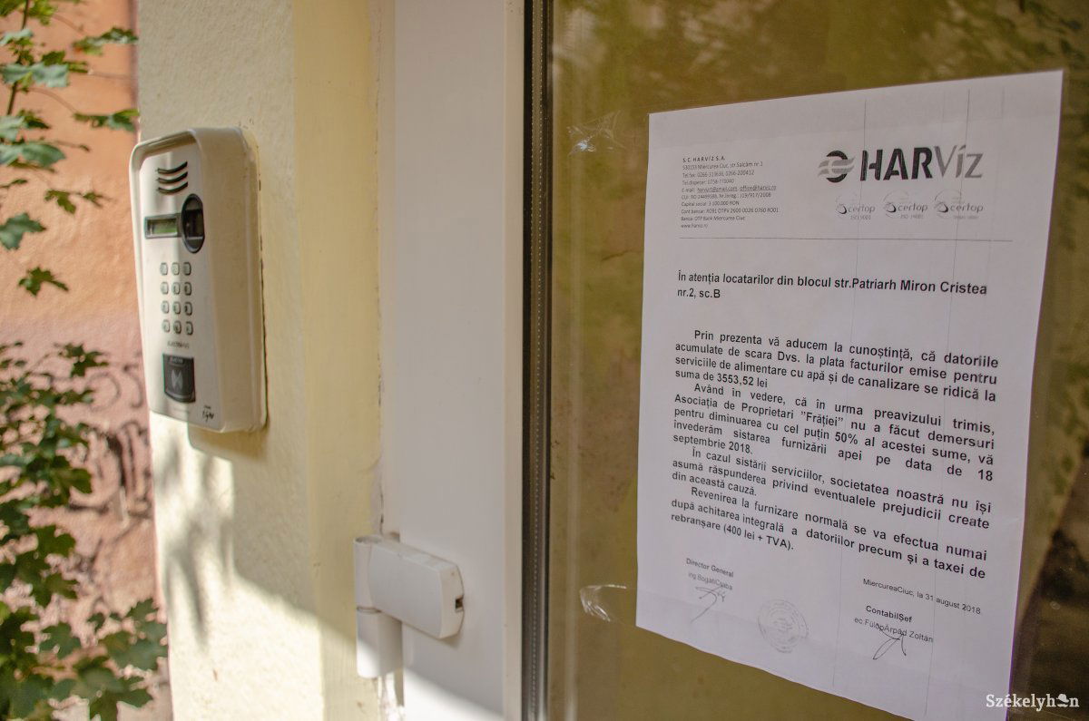 Fizetésre szólították fel a lépcsőházakat, ellenkező esetben víz nélkül maradhatnak •  Fotó: Gecse Noémi
