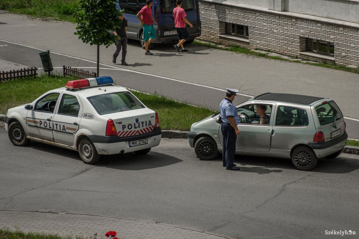 Robotrendőrök és önvezető autók vehetik át a sofőrök és a közlekedésrendészek helyét is •  Fotó: Pinti Attila
