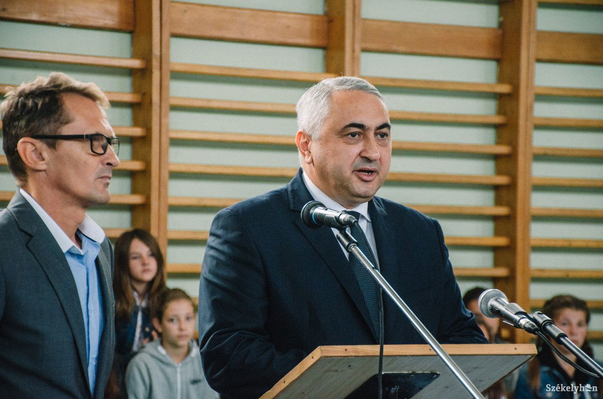 Valentin Popa oktatásügyi miniszter Csíkszentdomokoson •  Fotó: Gecse Noémi