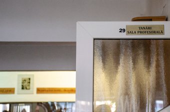 A programfrissítés késése ellenére időben utalják a tanügyi fizetéseket