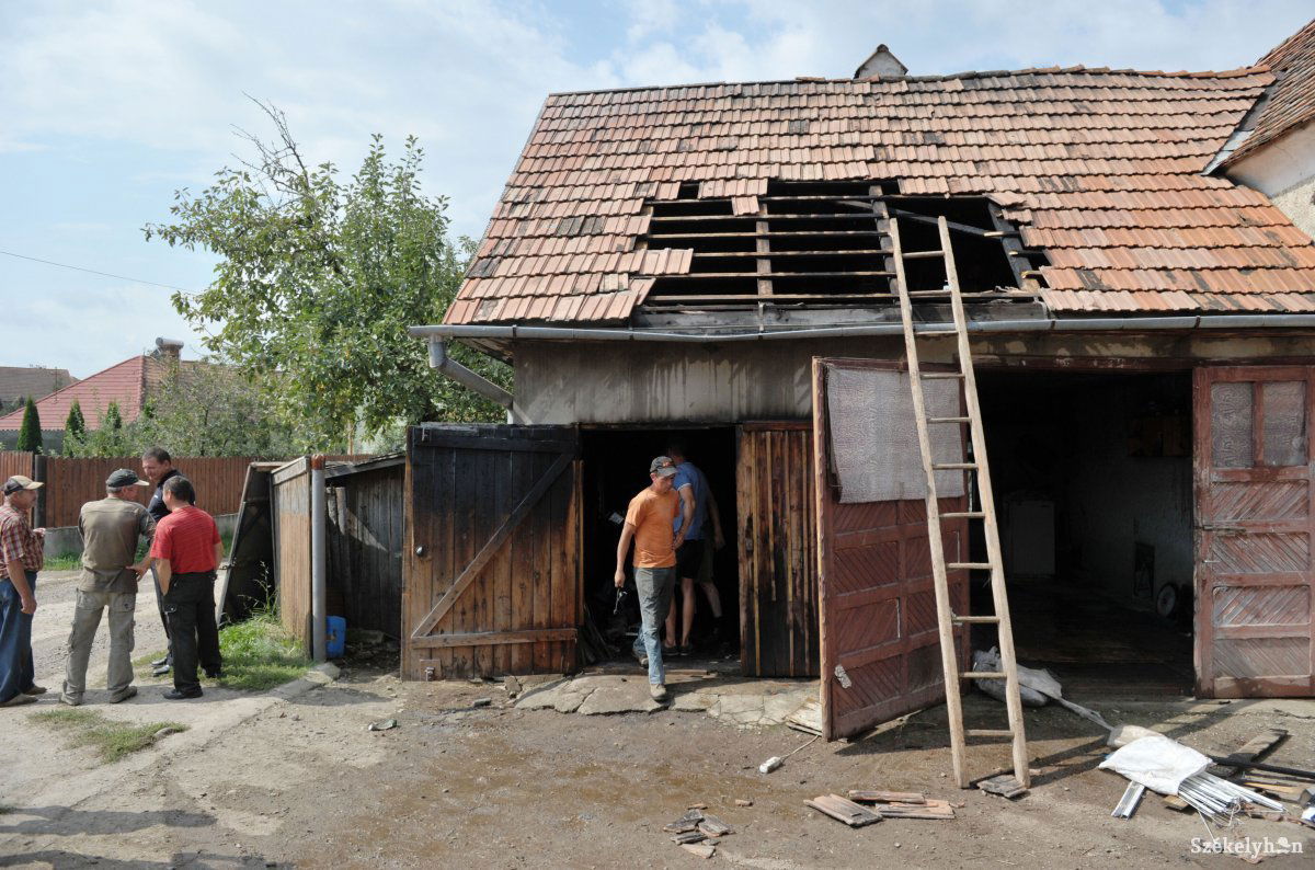 Gyorsan közbeléptek a karcfalvi tűznél &bullet;  Fotó: Beliczay László
