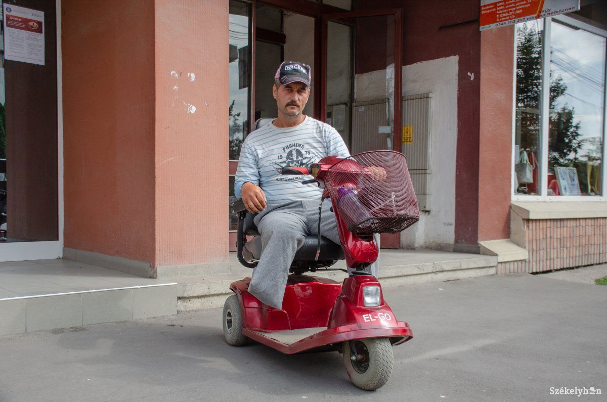 Gráncsa József adományokból vehette meg kerekesszékét. Archív •  Fotó: Gecse Noémi