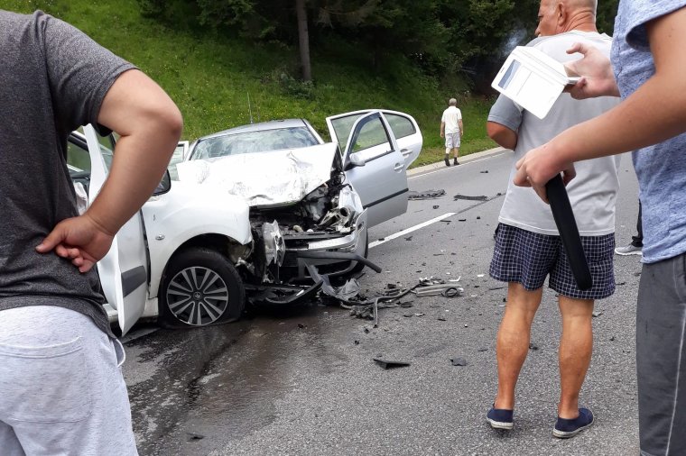 Hatan sérültek meg a Csíkszentdomokos melletti frontális ütközésben