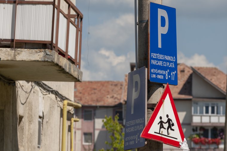 Forgalmi táblák nyelvi sorrendjének ürügyén ismét „megfizettetné” Rádulyt Tanasă
