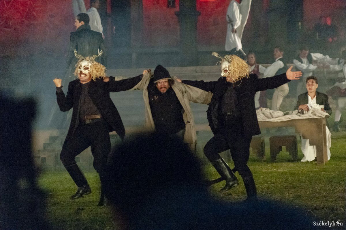 &bullet;  Fotó: Gábos Albin