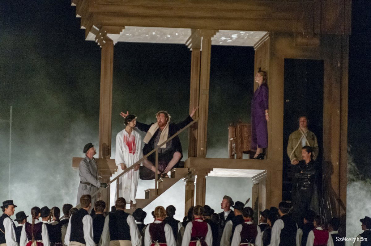 &bullet;  Fotó: Gábos Albin