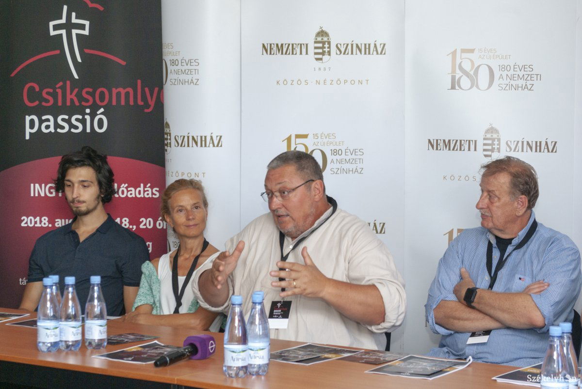 Úgy készítették elő a darabot, hogy elhozható legyen Csíksomlyóra, ott is hatásos legyen •  Fotó: Gábos Albin
