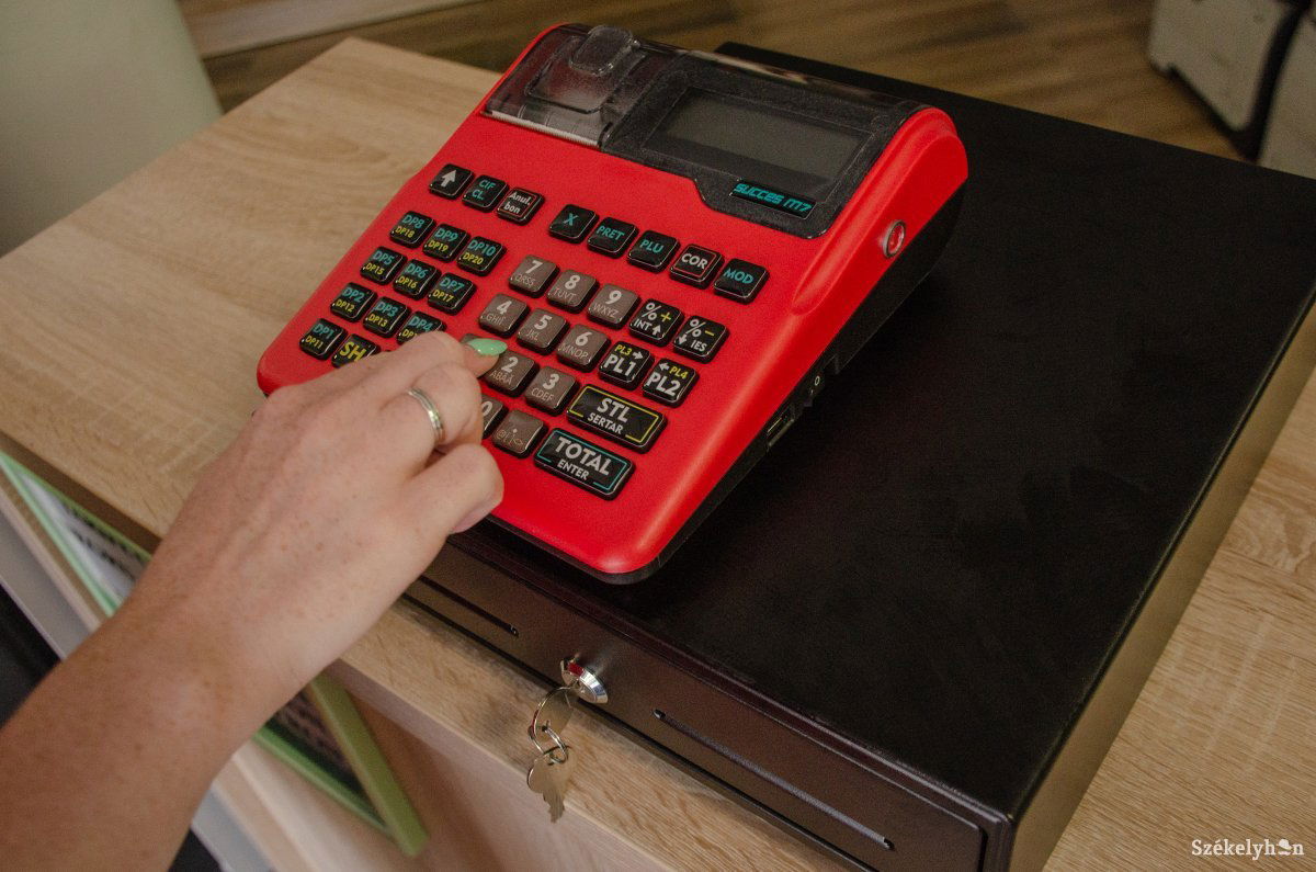 Elektronikus pénztárgép. Még nem sikerült mindenhol üzembe helyezni •  Fotó: Gecse Noémi