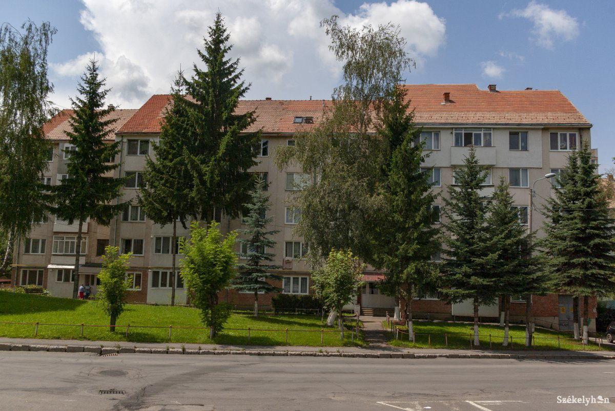 A Tető utca 35-ös számú tömbház. Hőszigetelésre pályáztak, várják a kedvező döntést •  Fotó: Gábos Albin